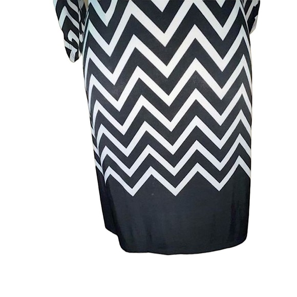 Tacera - Small black & white zig zag pattern dress - Picture 4 of 14